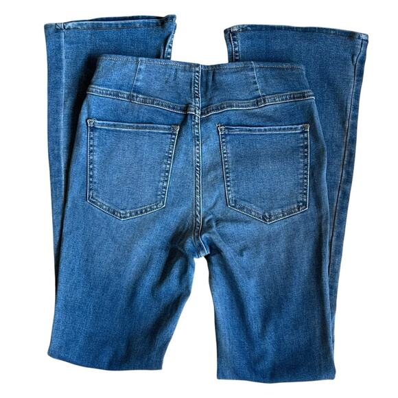 Free People Women’s Sz 26 Penny Pull On Flare Jeans Medium Wash Denim - Picture 7 of 15